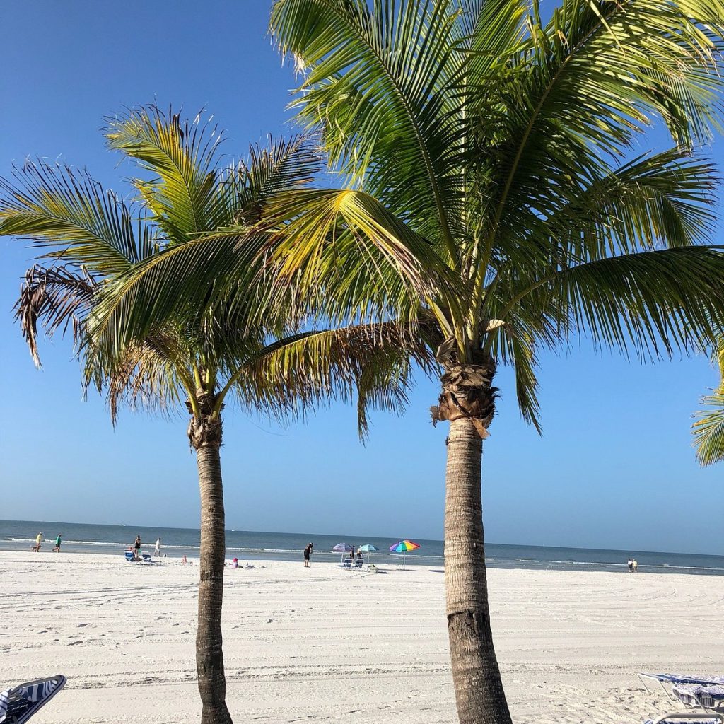 fort myers beach is one of the white sand beaches in florida