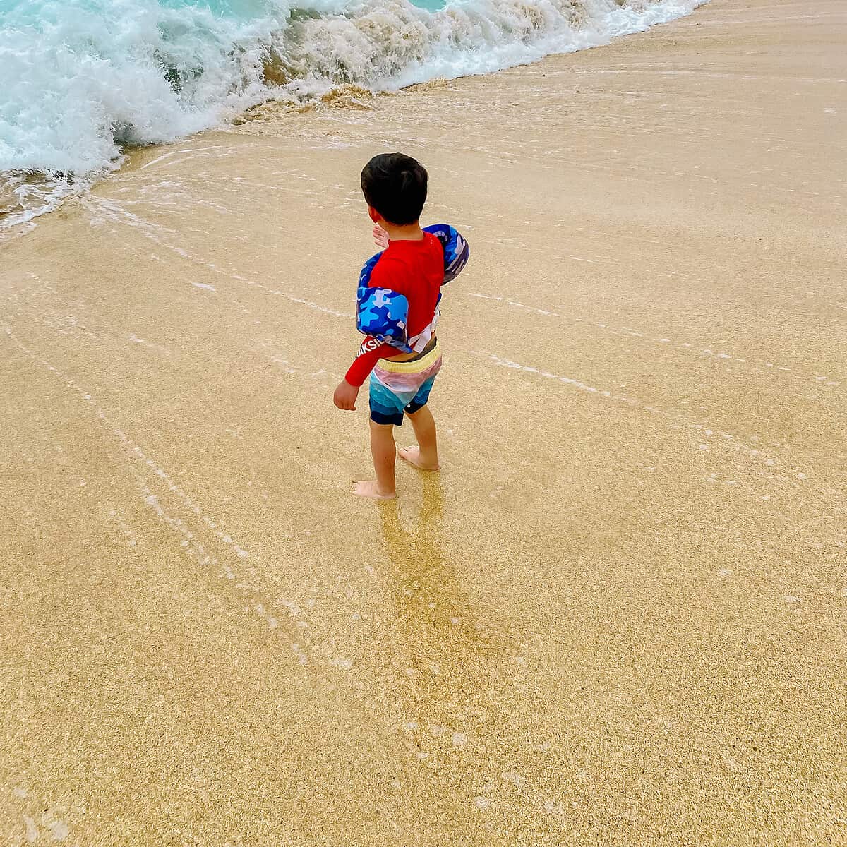 Read more about the article Beach Safety Tips for Babies and Toddlers: Everything Parents Need to Know (2025)